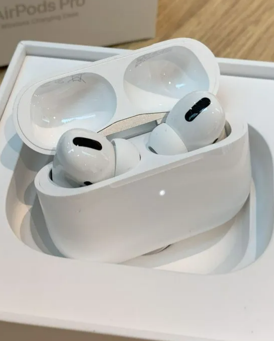 Vive la Experiencia AirPods Pro 2 – Más Potencia, Más Confort, Más Tú